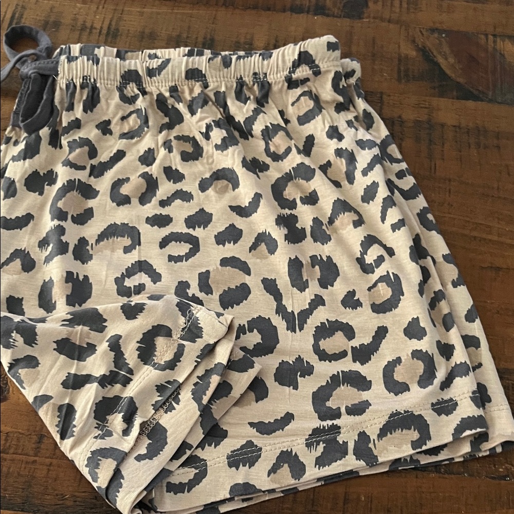 Honeydew Tan and Black Patterned Short size large
